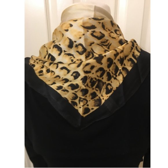 💥Black & Gold Animal Print Scarf NWT - Picture 3 of 3